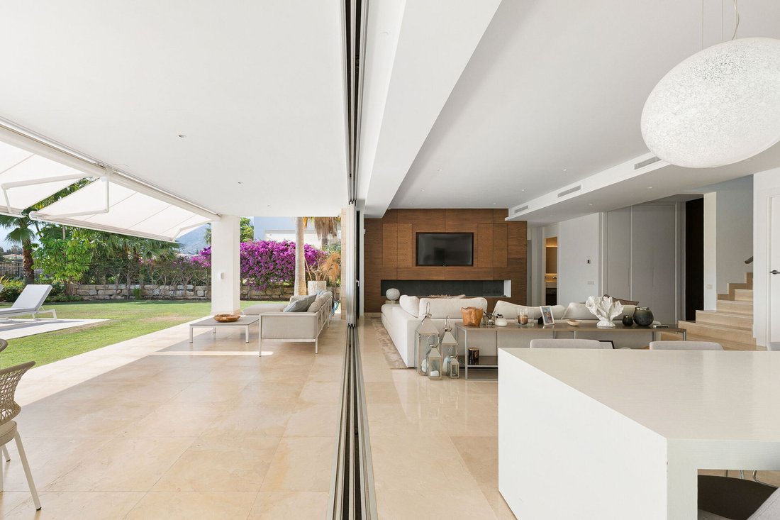 Villa in Rio Real, Marbella, Andalusia 2 - 18101444
