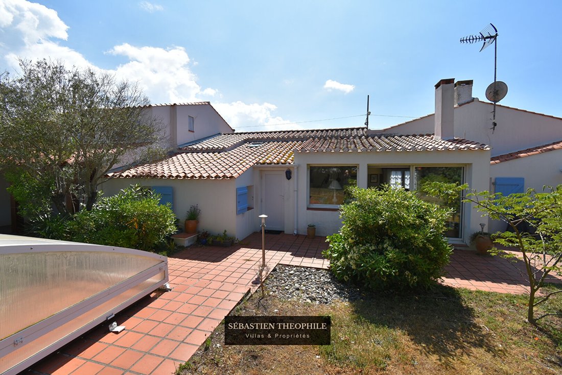 Villa in Saint Gilles Sud, Saint-Gilles-Croix-de-Vie, France 4 - 17939896