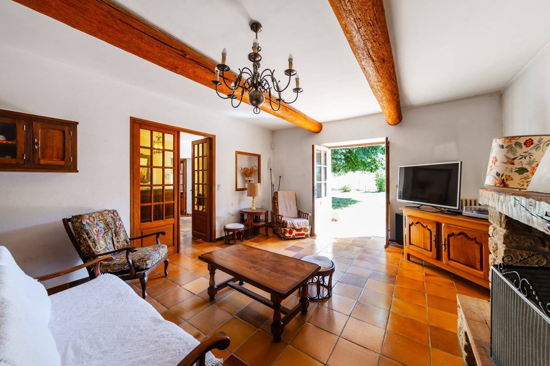 House in Gordes, Provence-Alpes-Côte d'Azur, France 3 - 18101426