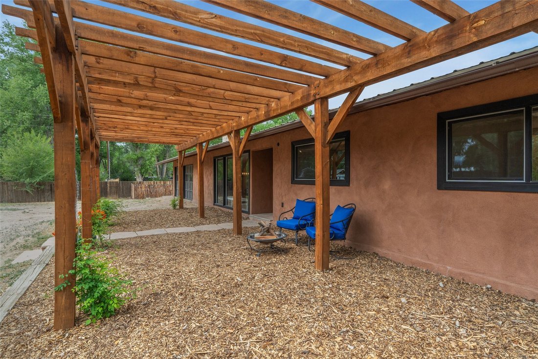 House in Española, New Mexico, United States 4 - 18094601