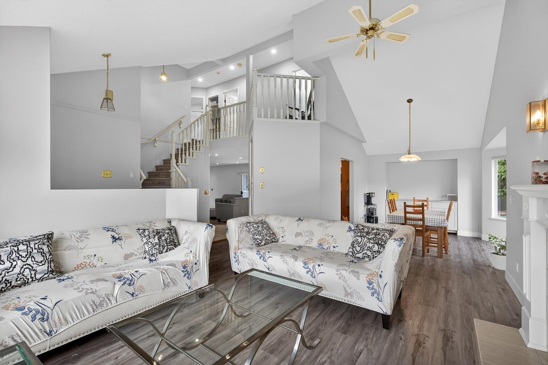 House in Surrey, British Columbia, Canada 4 - 18096446