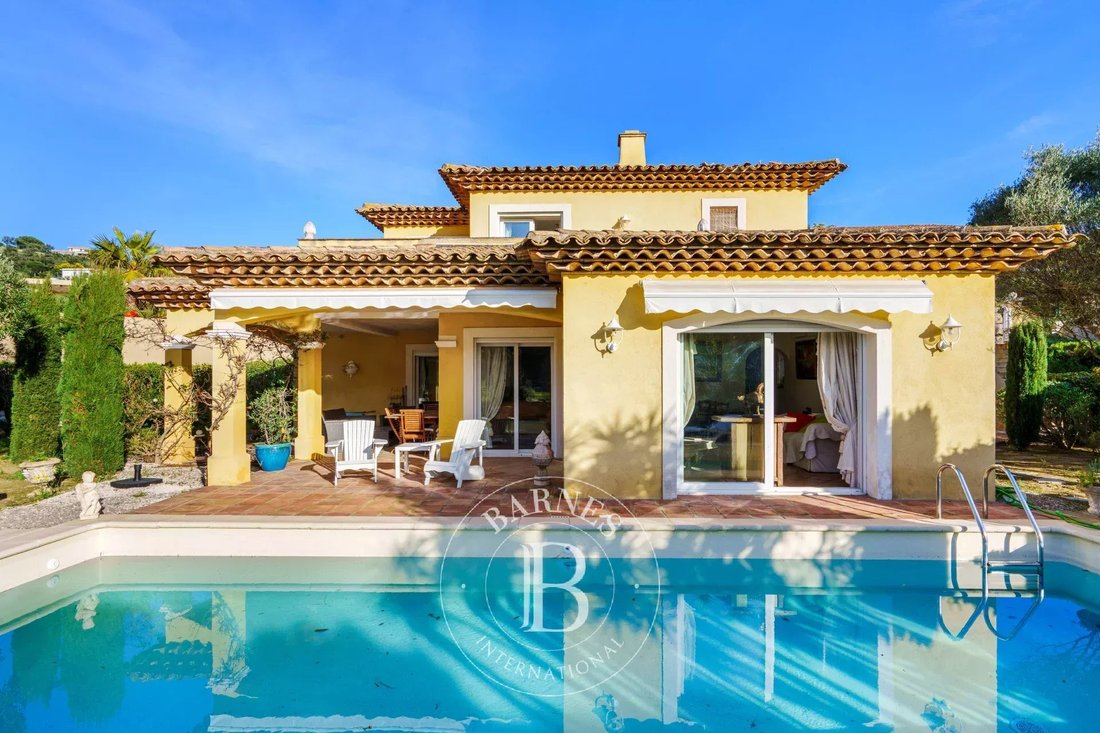 Villa in Nartelle-Noyer-Bellevue-bd des Sardinaux, Sainte-Maxime, France 1 - 15303305