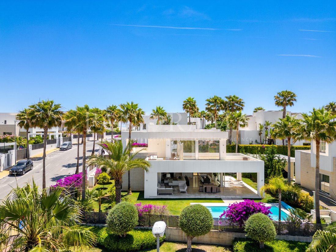 Villa in Rio Real, Marbella, Andalusia 1 - 18093461