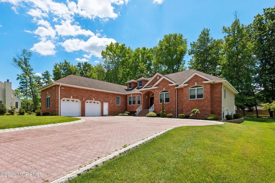 House in Manalapan Township, New Jersey, United States 1 - 18097569