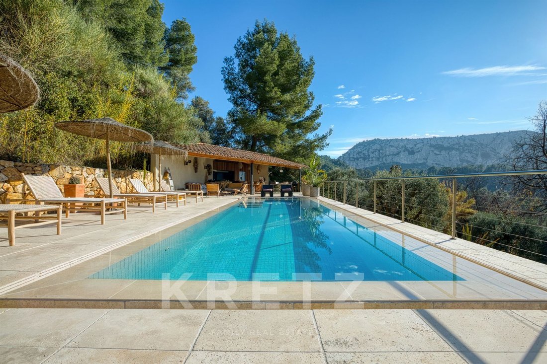 Villa in Le Castellet, Provence-Alpes-Côte d'Azur, France 2 - 18096550
