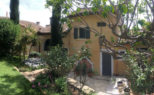 Villa in Pujaut, Occitania, France 1
