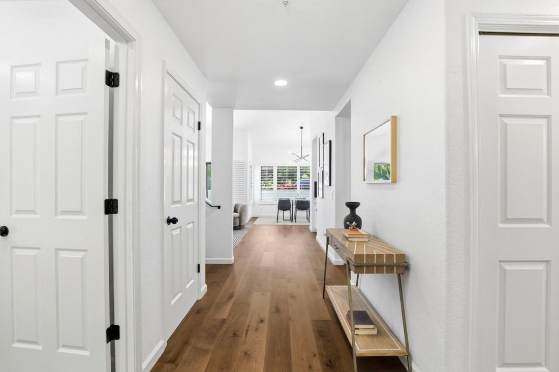 Townhouse in San Carlos, California, United States 2 - 18106392