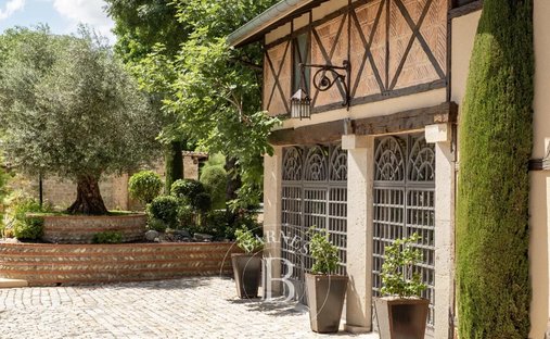 Maison à Saint-Didier-de-Formans, Auvergne-Rhône-Alpes, France 1