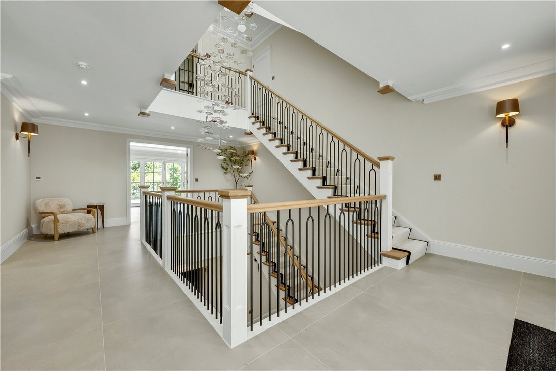House in Esher, Elmbridge, England 3 - 18093555