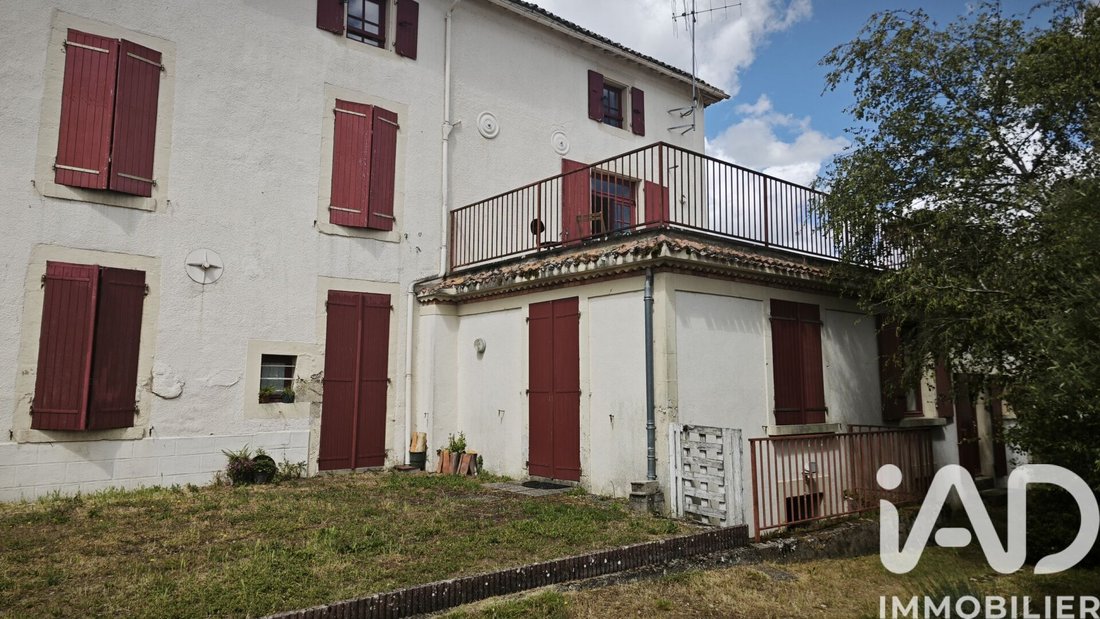 Champdeniers, Nouvelle-Aquitaine, France 2 - 18100095