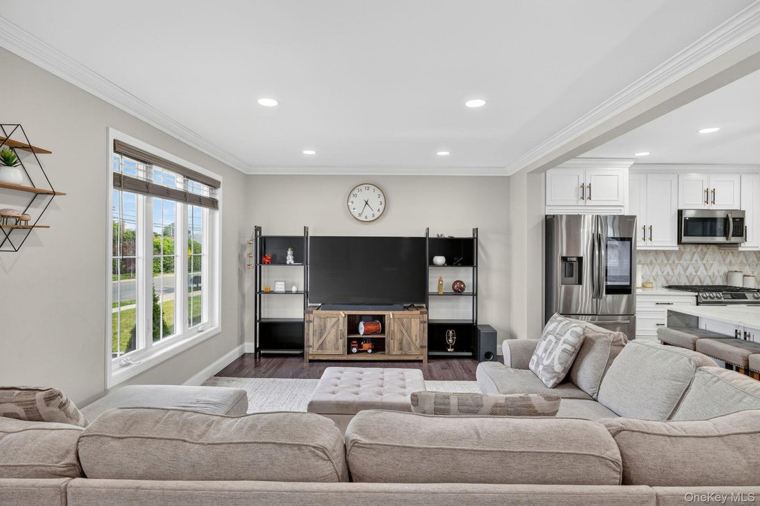 House in Hicksville, New York, United States 4 - 18100843