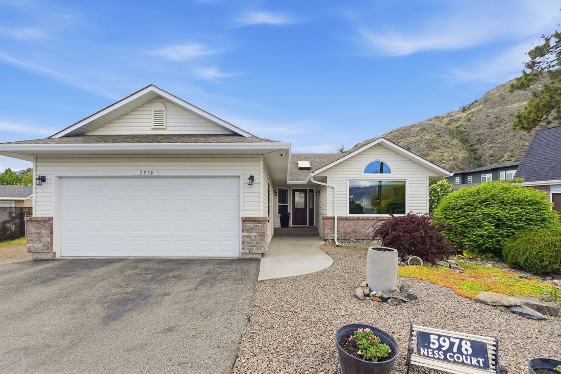 House in Oliver, British Columbia, Canada 1 - 18096384