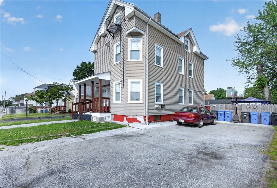 Cranston, Rhode Island, United States 4 - 18098129