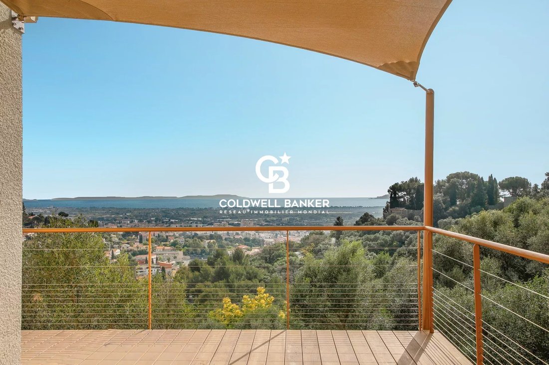 Villa in Hyeres, Provence-Alpes-Côte d'Azur, France 4 - 18093880