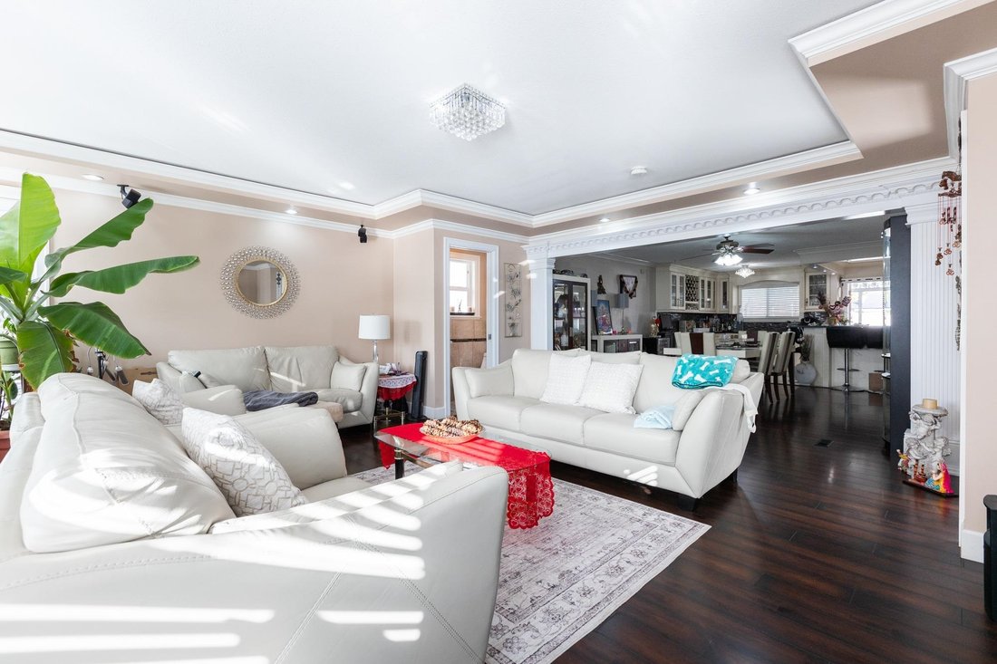 House in Surrey, British Columbia, Canada 4 - 18096394