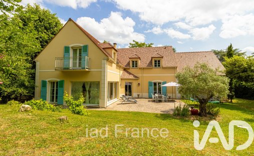 House in Haut, Maule, France 1