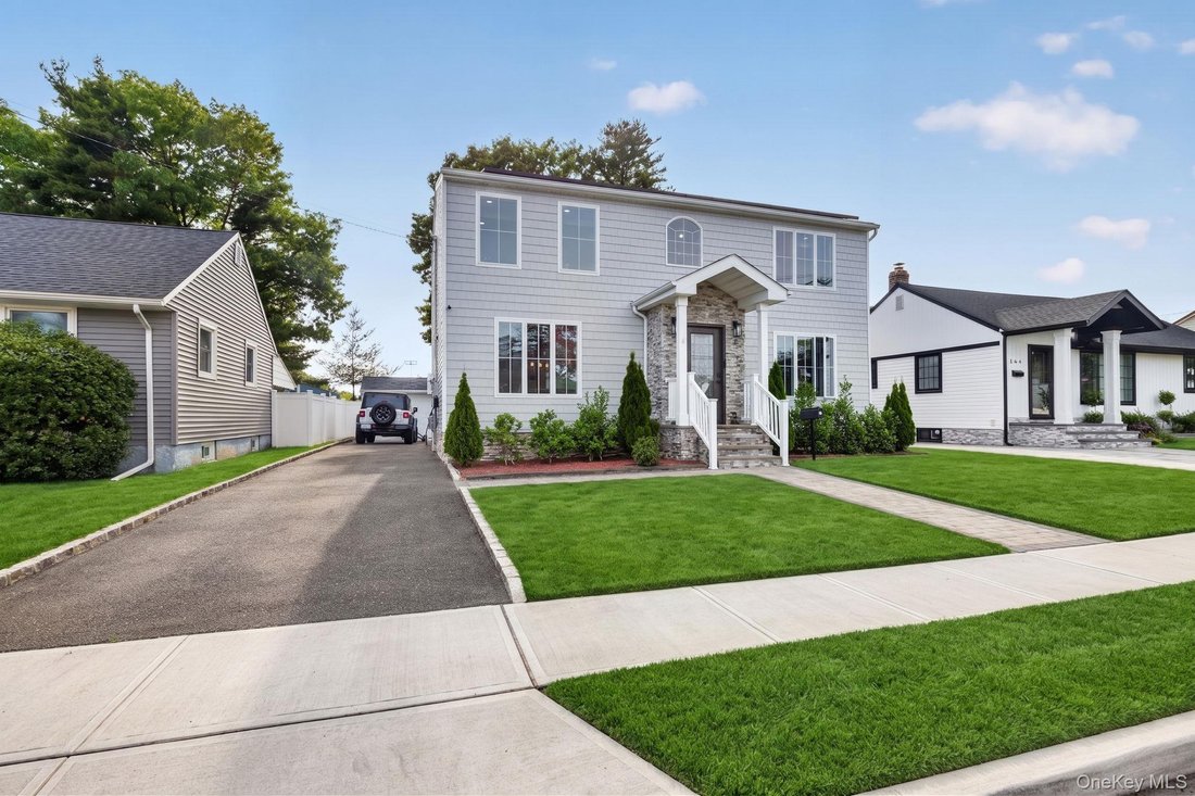 House in Hicksville, New York, United States 1 - 18100843
