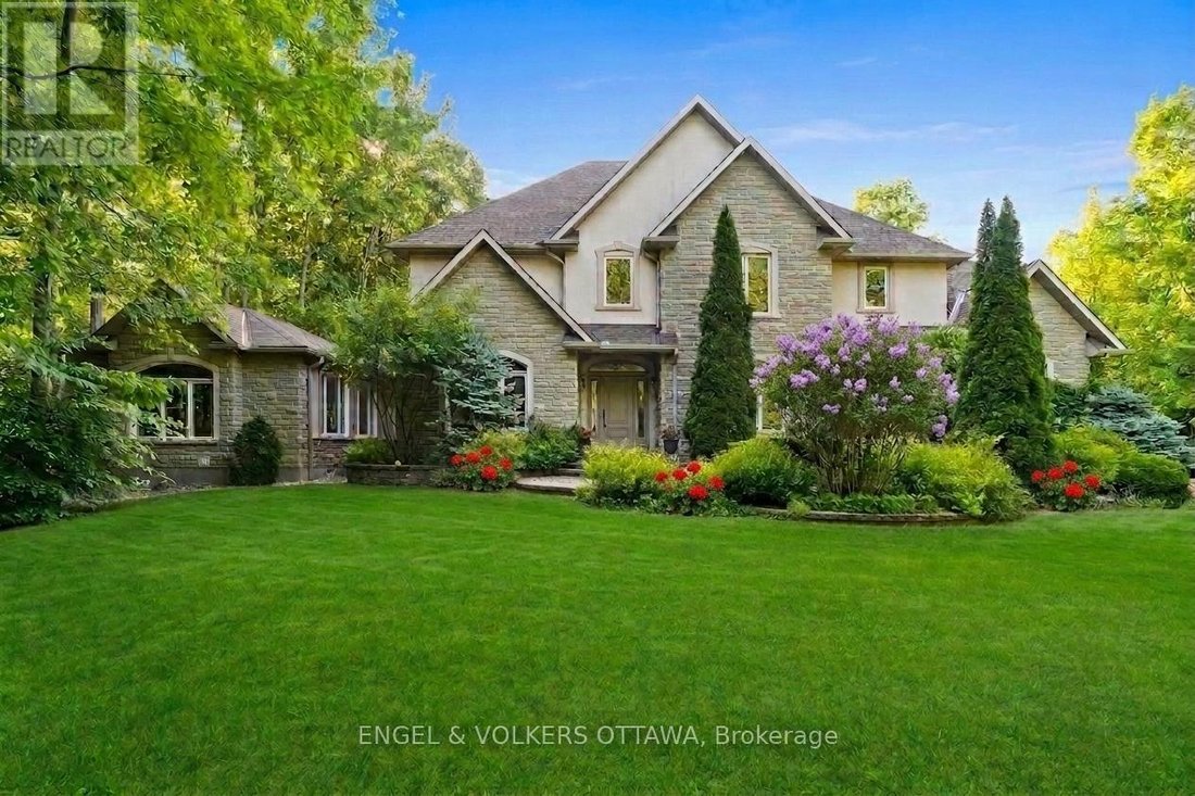 House in Ottawa, Ontario, Canada 1 - 18096306
