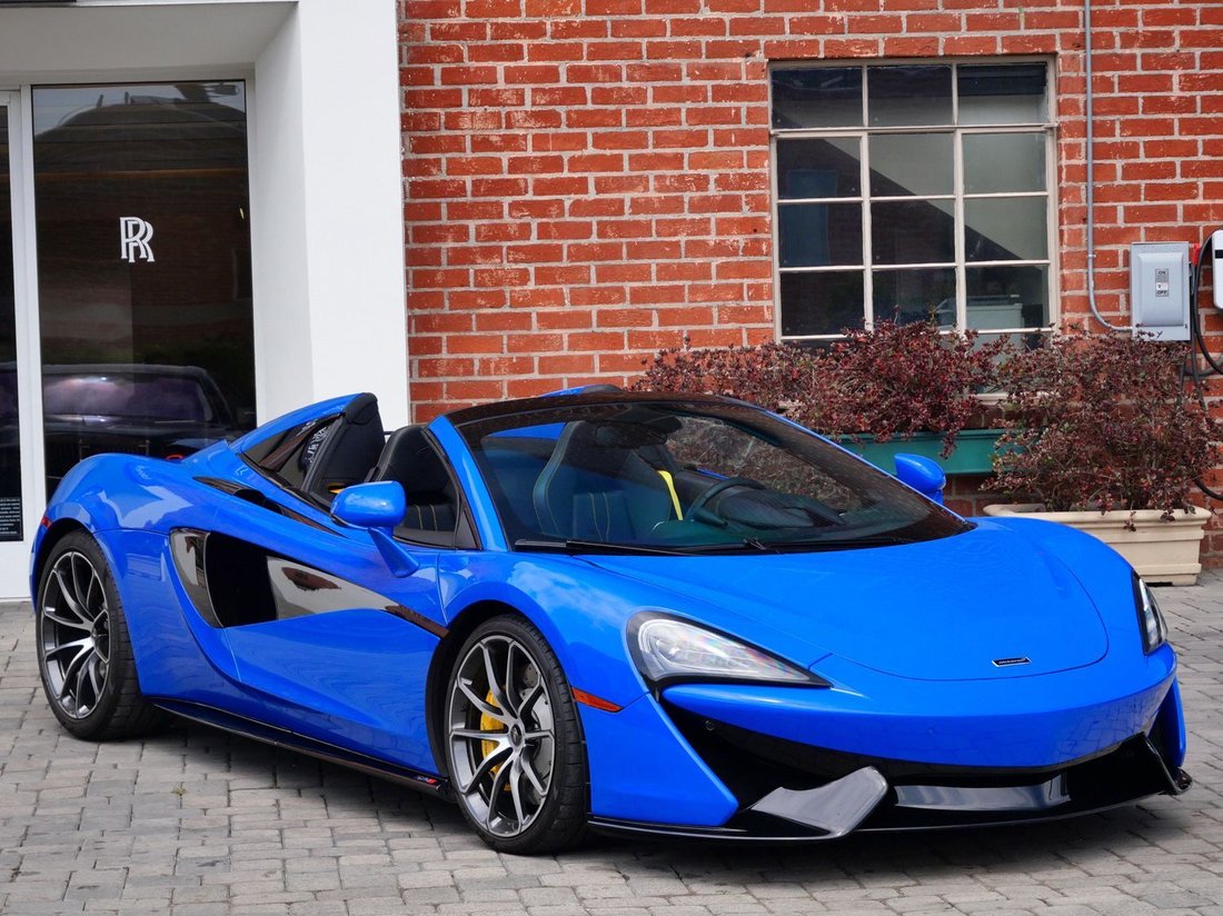 Cabriolet in Beverly Hills, CA, United States 1 - 18099102