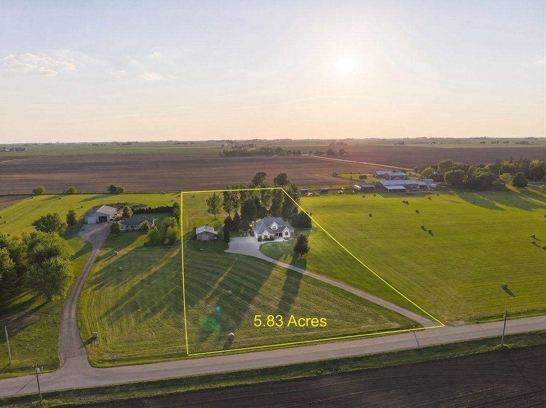 House in DeKalb, Illinois, United States 1 - 18076295