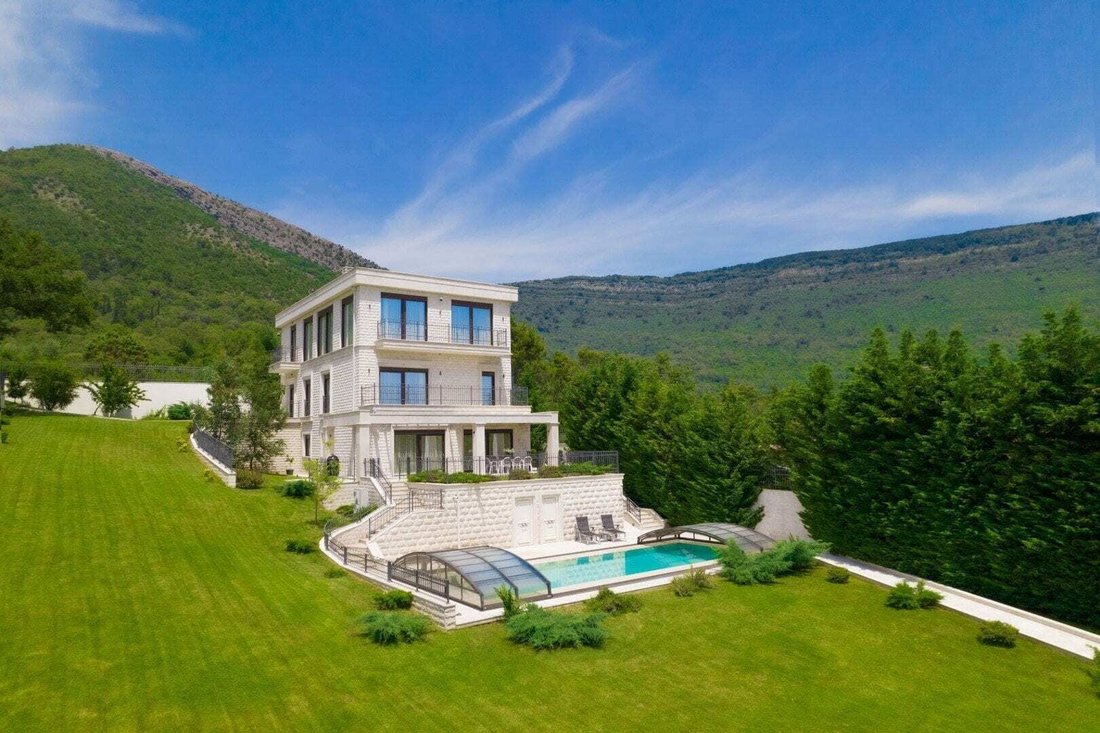 Villa in Mrčevac, Montenegro 3 - 18093857