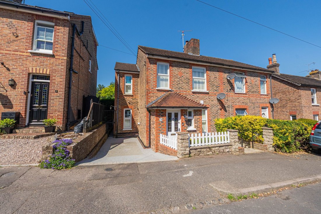 House in Haywards Heath, England 3 - 18093236
