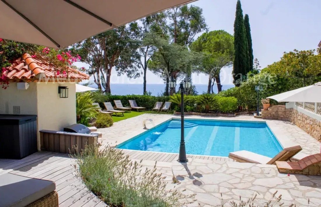 Villa in Les Issambres, Roquebrune-sur-Argens, France 2 - 18093394