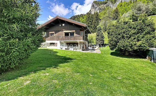 Chalet in Saint-Nicolas-la-Chapelle, Auvergne-Rhône-Alpes, France 1