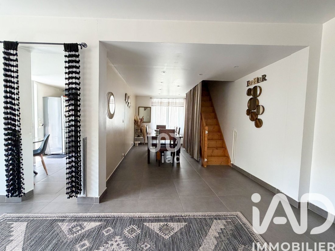 House in Les Clayes-sous-Bois, Ile-de-France, France 4 - 18100129
