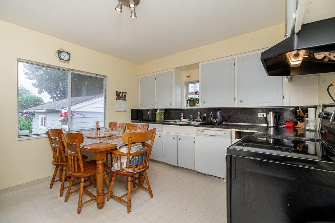 House in Surrey, British Columbia, Canada 3 - 18096428