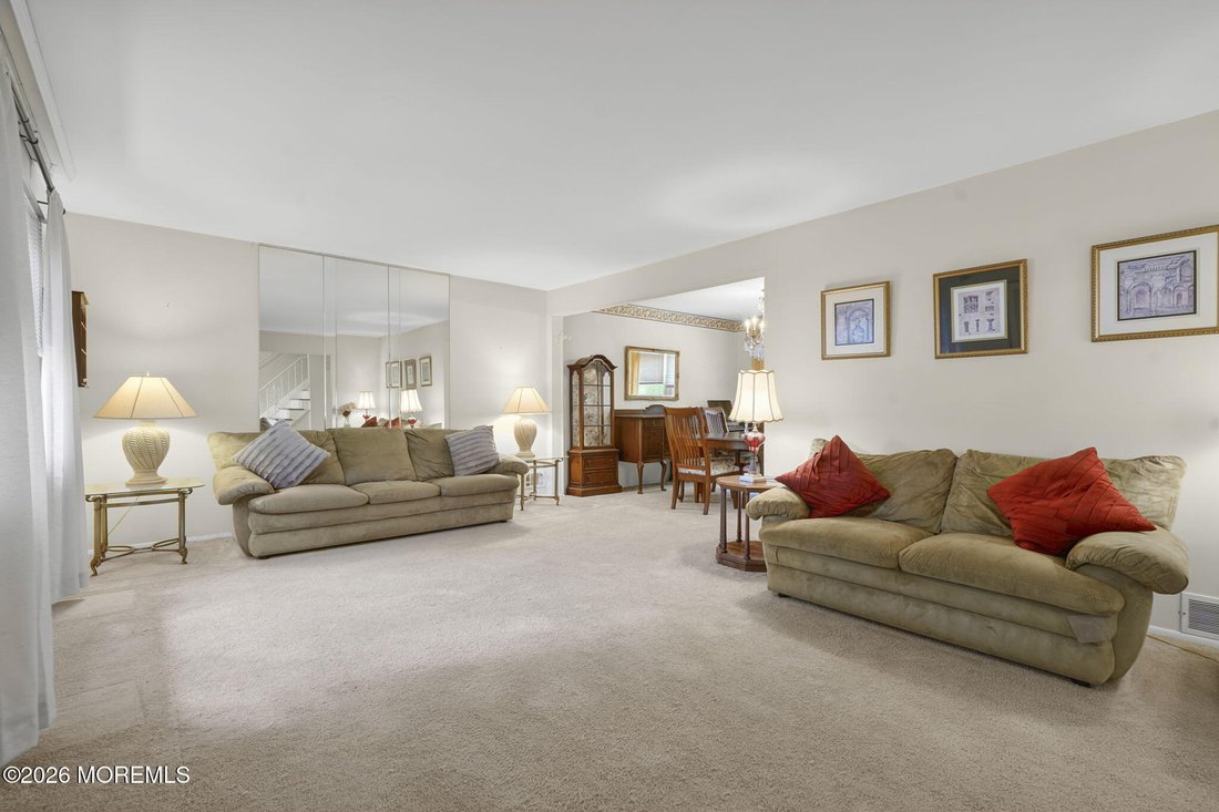 House in Marlboro Township, New Jersey, United States 4 - 18090782