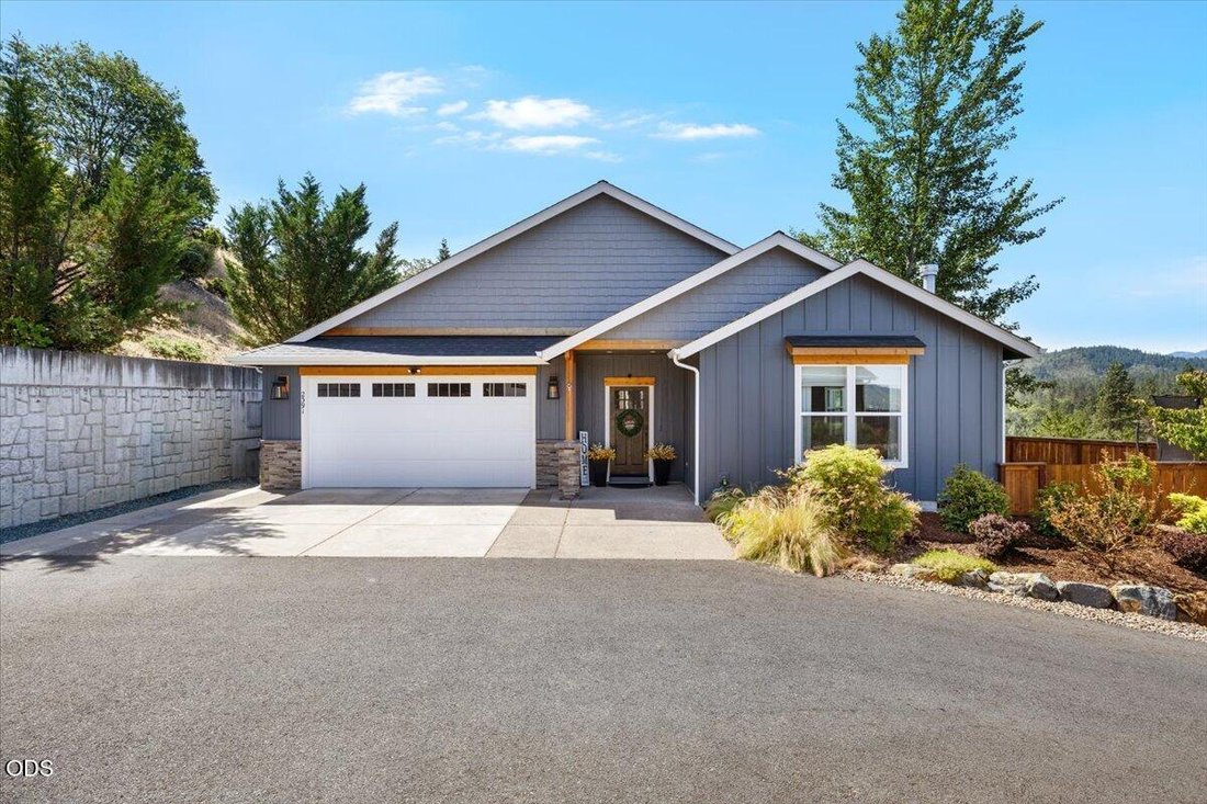 House in Grants Pass, Oregon, United States 1 - 18094925