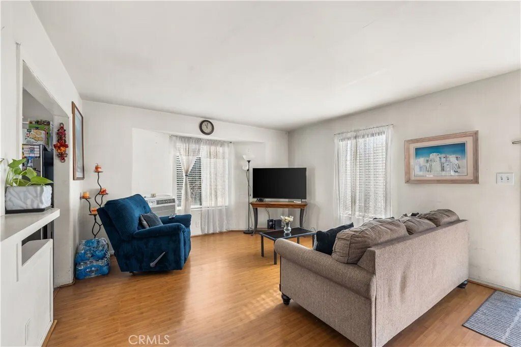 Los Angeles, California, United States 3 - 17255419