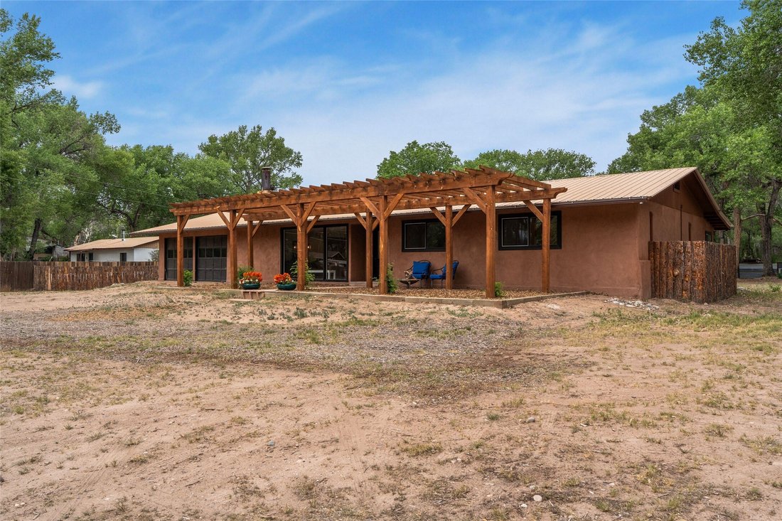 House in Española, New Mexico, United States 2 - 18094601