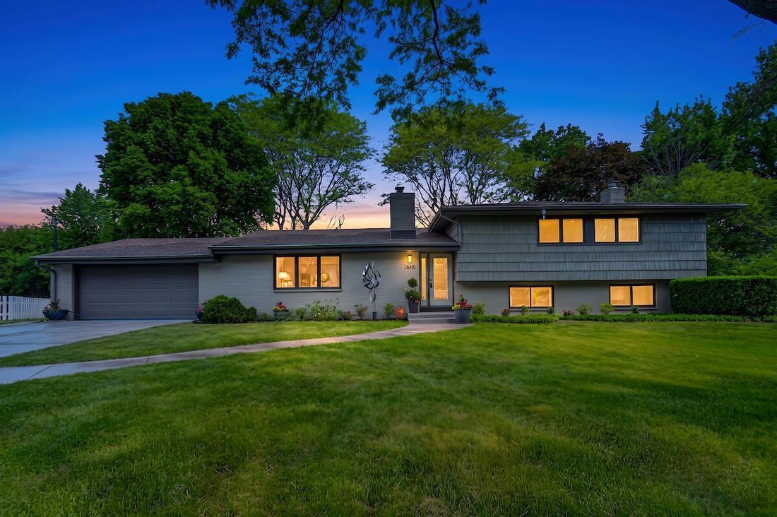 House in Fox Point, Wisconsin, United States 1 - 18091941