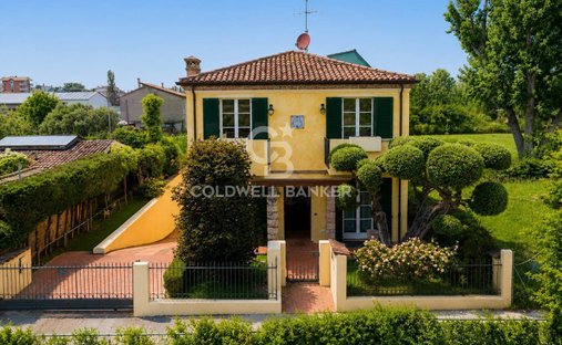 Villa in Viserba, Rimini, Italien 1