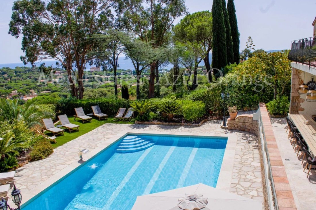 Villa in Les Issambres, Roquebrune-sur-Argens, France 1 - 18093394
