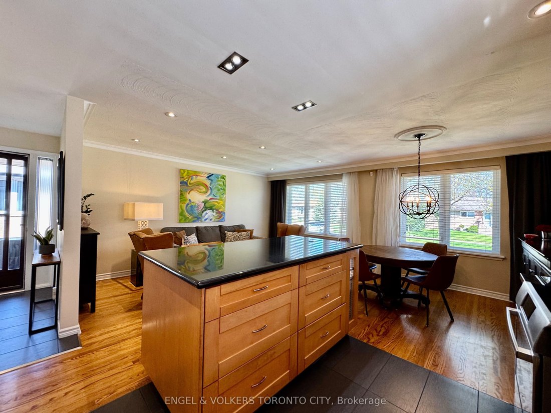 House in Toronto, Ontario, Canada 5 - 18096363