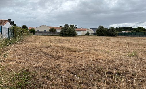 Land in Saint Gilles Sud, Saint-Gilles-Croix-de-Vie, France 1
