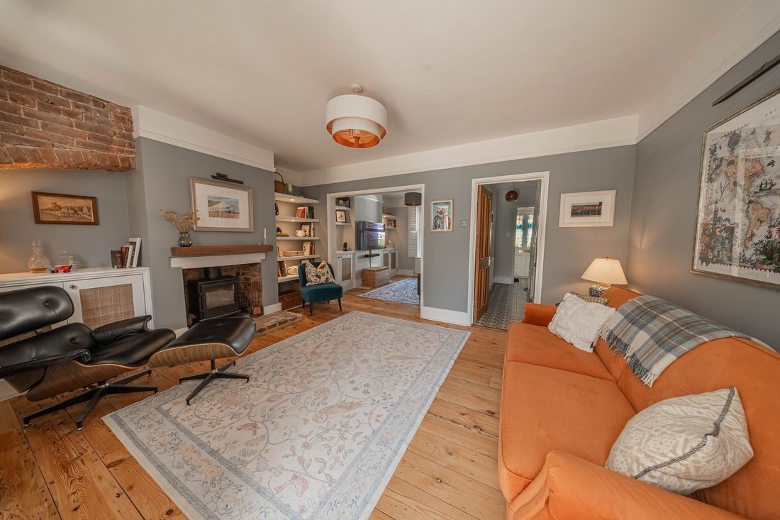 House in Haywards Heath, England 5 - 18093236