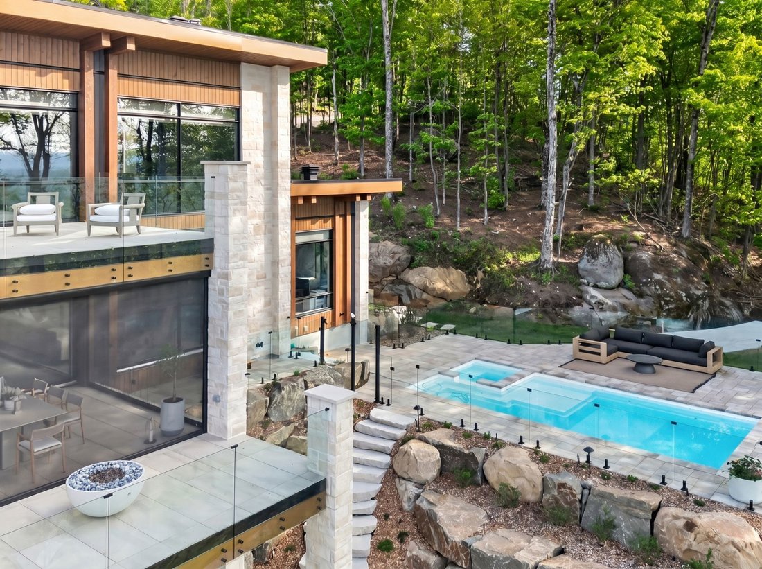 House in Saint-Sauveur, Quebec, Canada 3 - 17686988