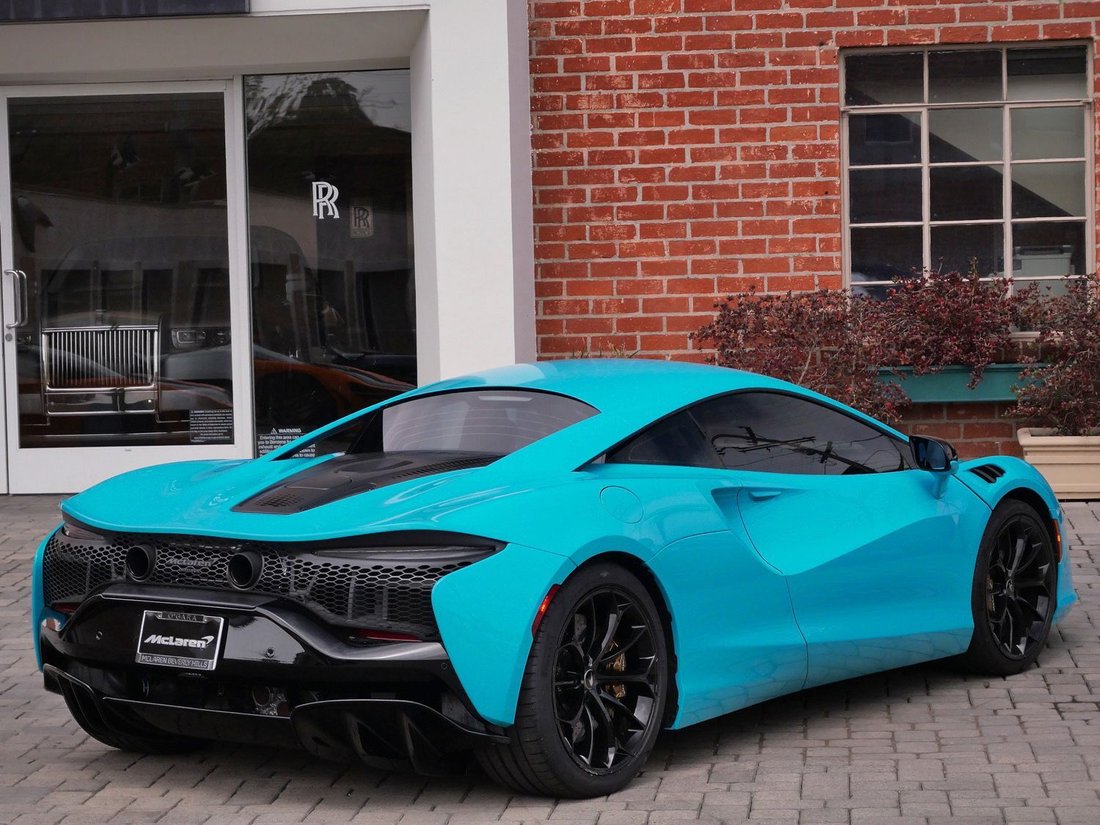 Coupe in Beverly Hills, CA, United States 4 - 18099103