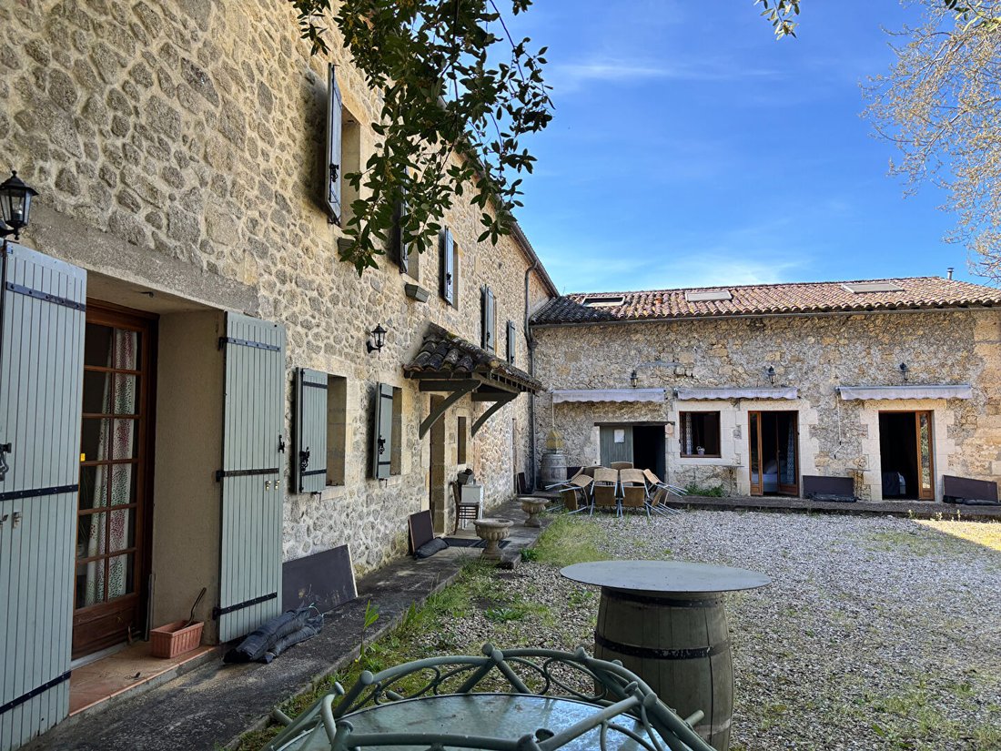 Villa in Castelmoron-d'Albret, Nouvelle-Aquitaine, France 4 - 18105523