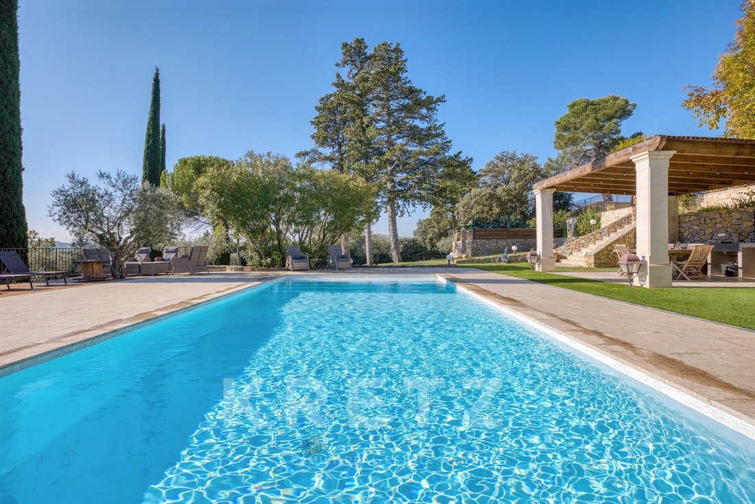 Estate in Pierrevert, Provence-Alpes-Côte d'Azur, France 3 - 16745270