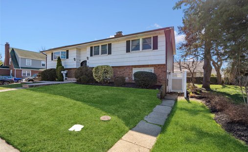 Lindenhurst, New York, United States 1