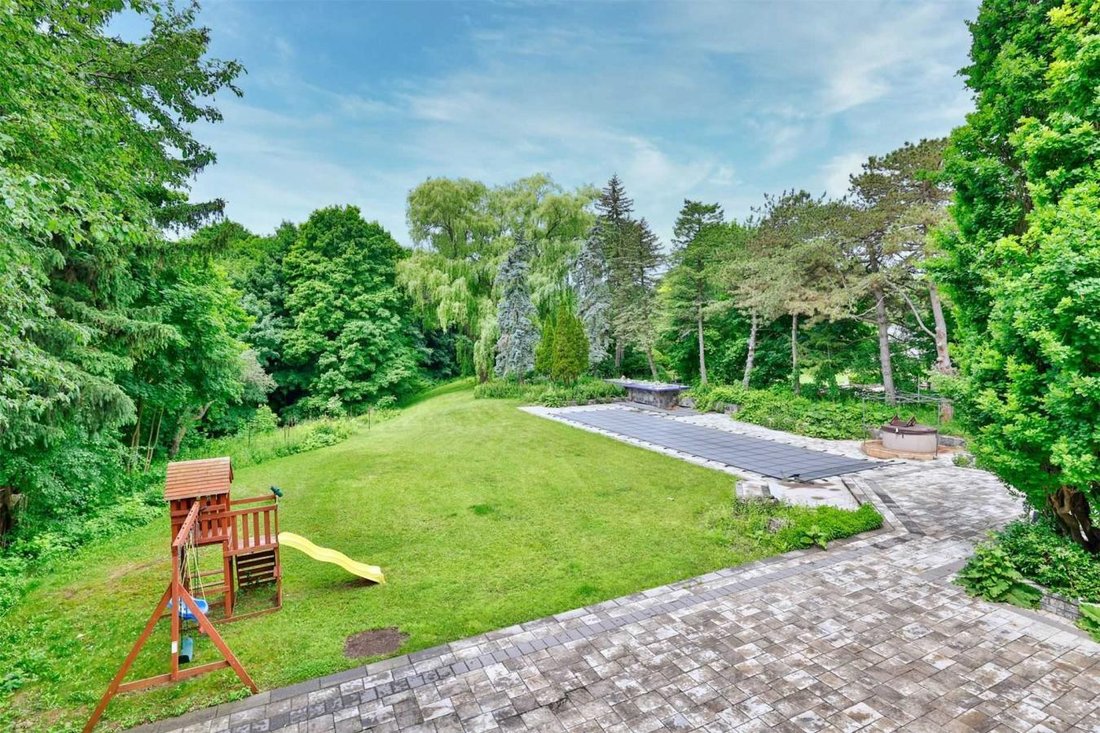 House in Toronto, Ontario, Canada 5 - 18098919