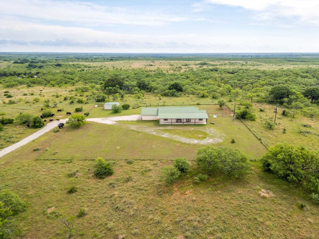 House in Coleman, Texas, United States 2 - 18097402