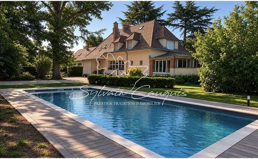 House in Sully-sur-Loire, Centre-Val de Loire, France 1