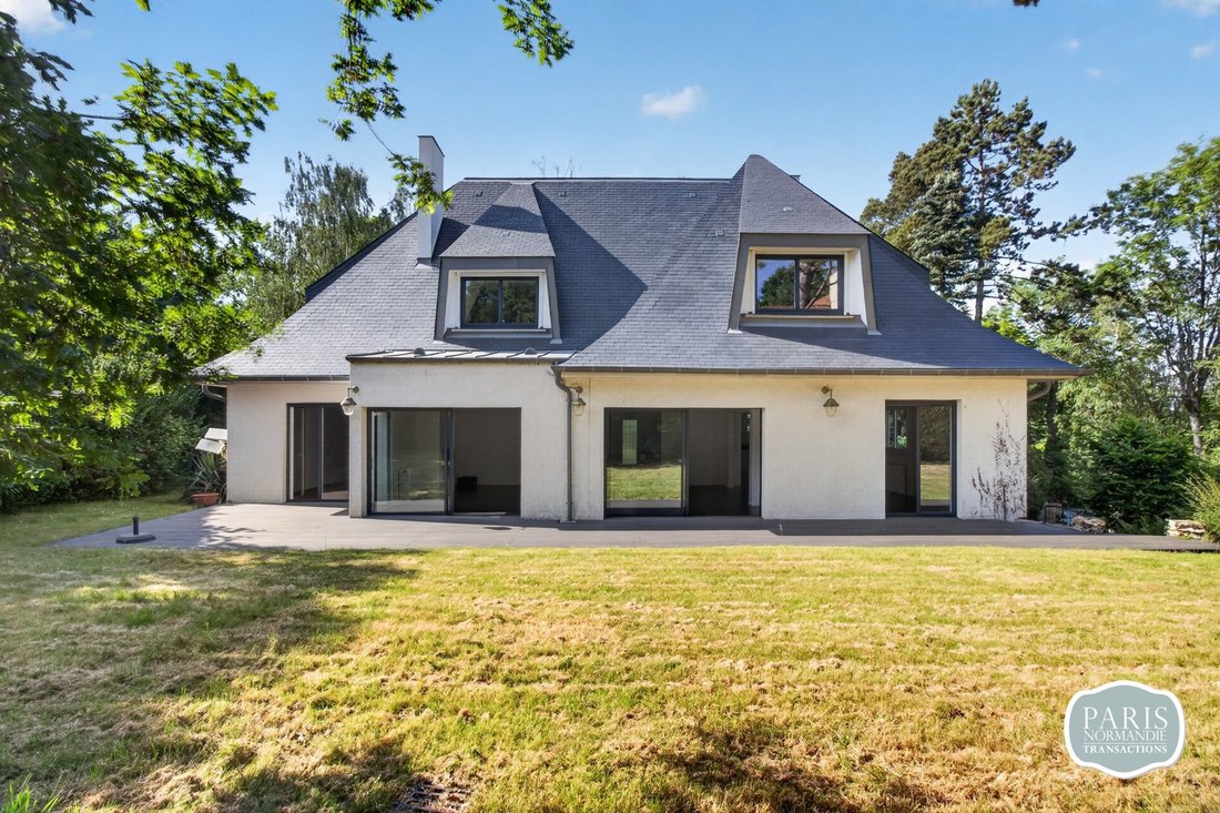 House in Forêt, Saint-Germain-en-Laye, France 2 - 18096027