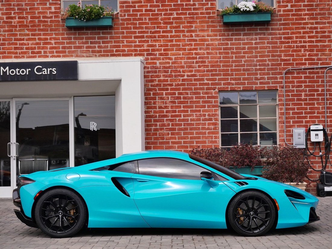 Coupe in Beverly Hills, CA, United States 3 - 18099103